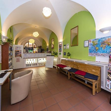 Hostel Mango プラハ エクステリア 写真