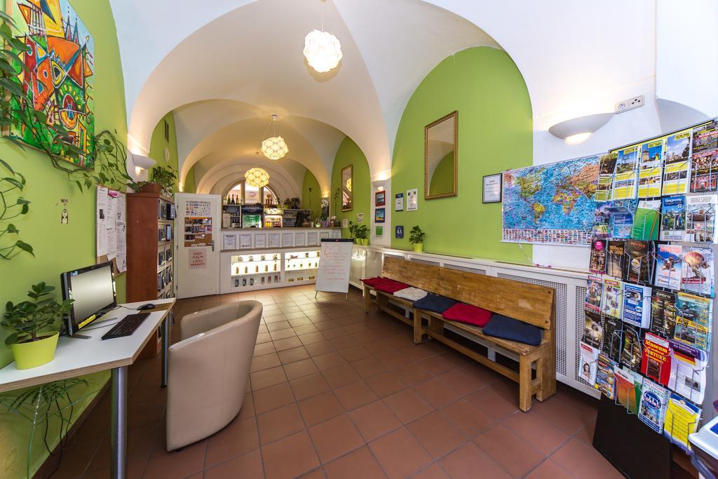 Hostel Mango プラハ エクステリア 写真