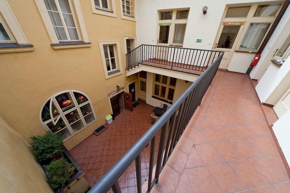Hostel Mango プラハ エクステリア 写真