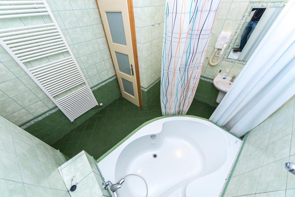 Hostel Mango プラハ エクステリア 写真