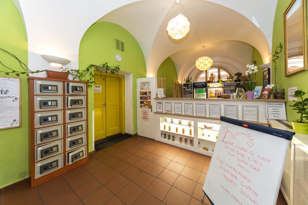 Hostel Mango プラハ エクステリア 写真